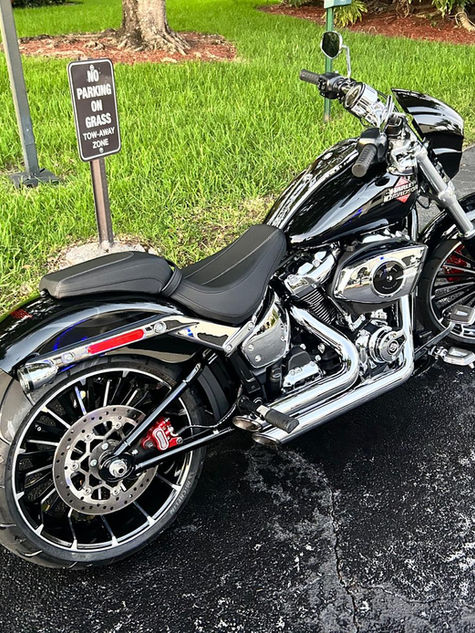 Harley Davidson motorcycle after premium mobile detailing service in Miami.