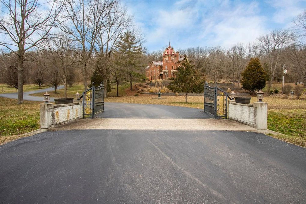 Sold! Kat Von D Buys Restored 1874 Schenck Mansion With Over 10 Acres