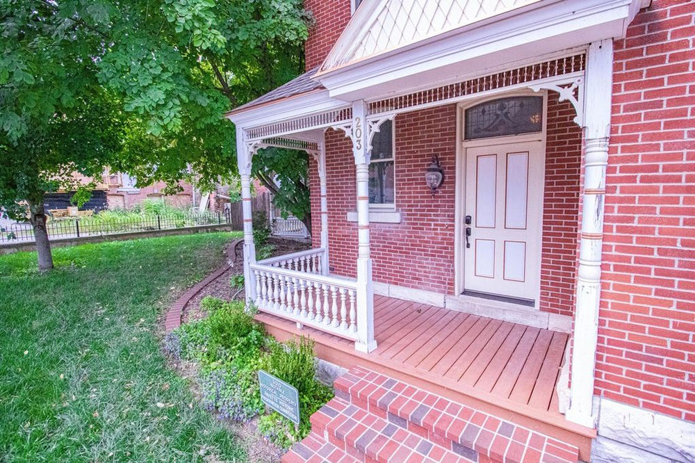 1875 Missouri Sheriff House With Attached 9 Cell Jail & Million Dollar