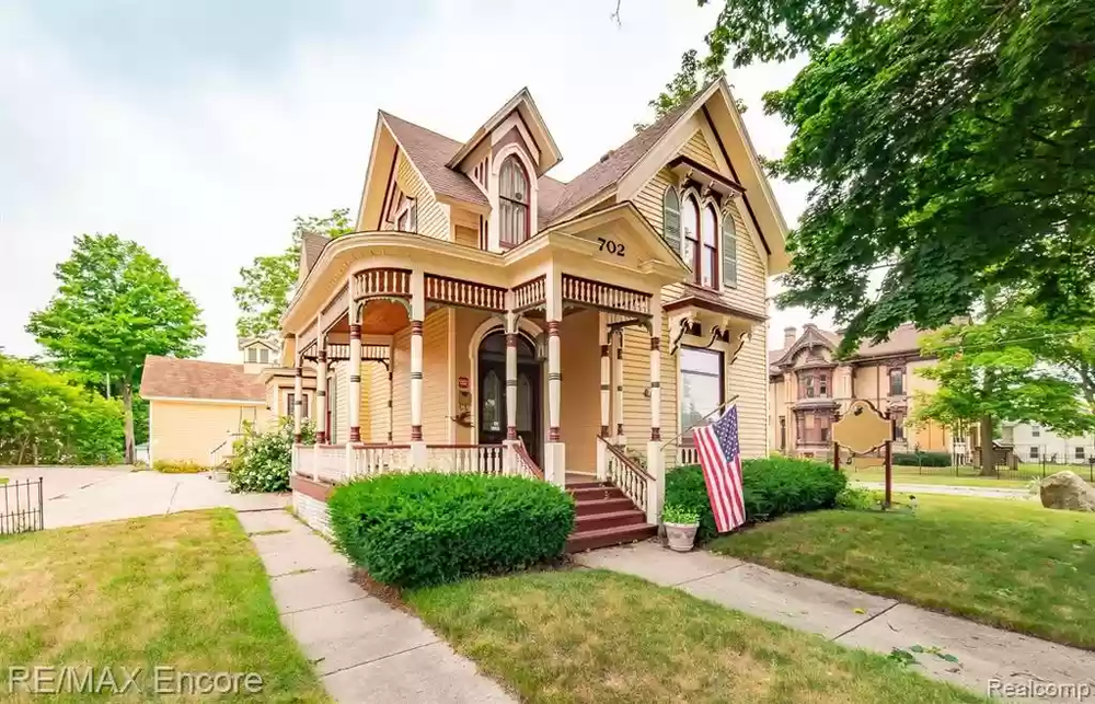 1850 Michigan Victorian Style House With Breathtaking Curved Staircase