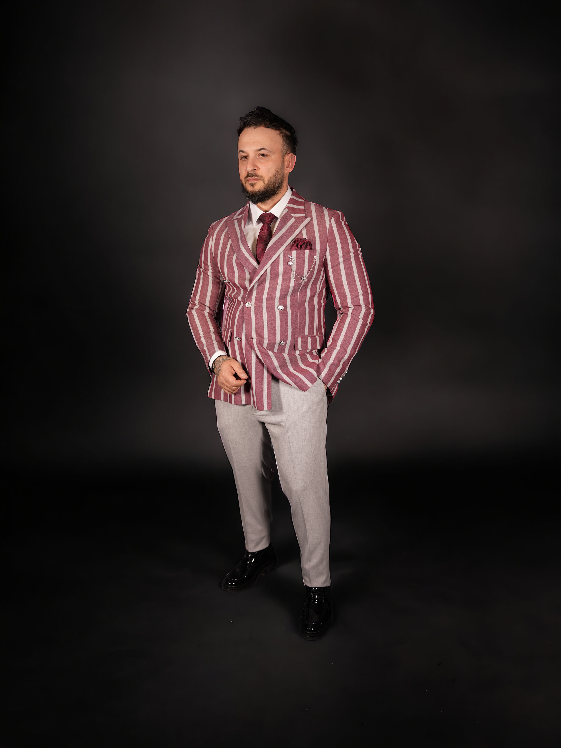 Costum Visiniu Elegant