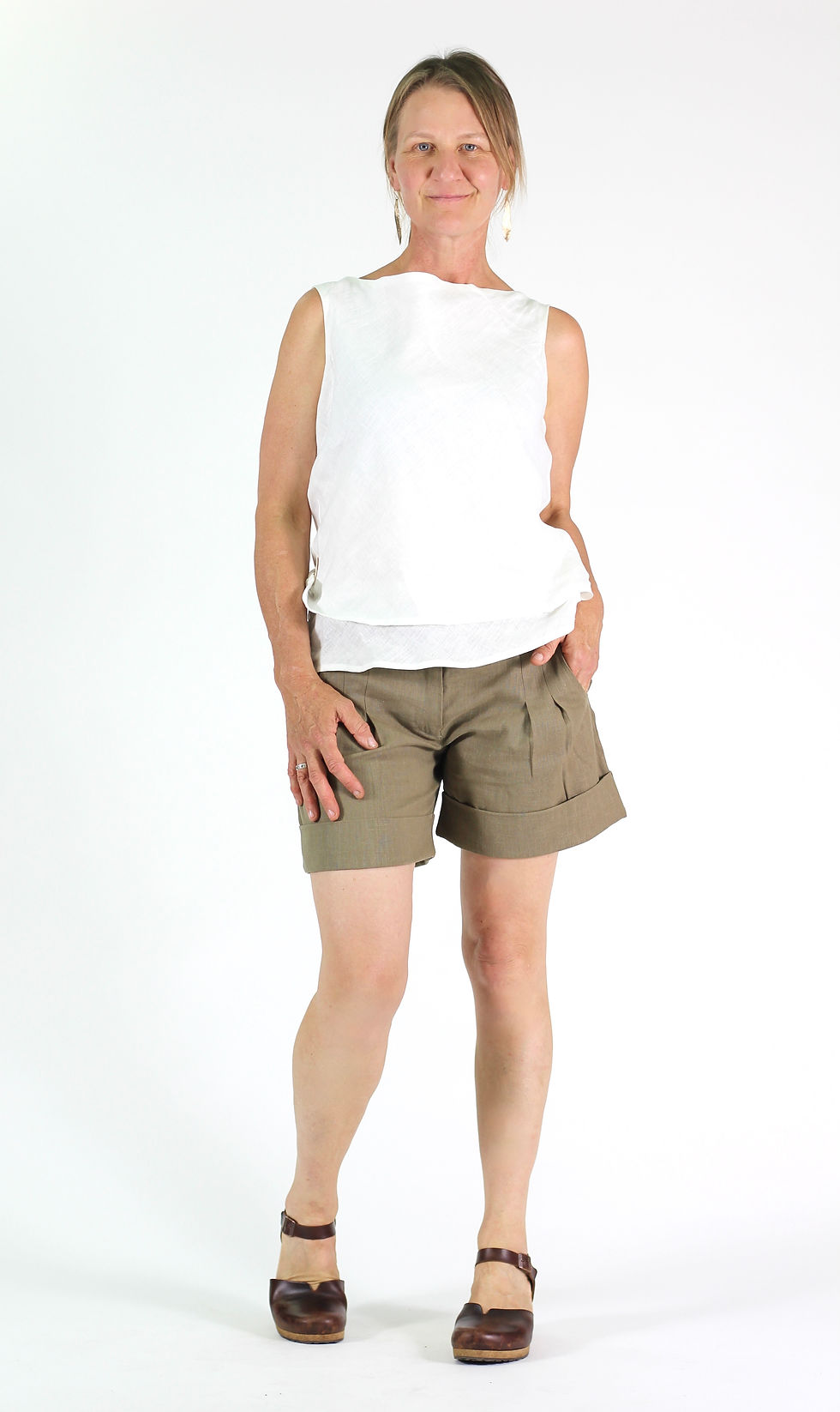 Thumbnail: Tammy: Cotton/Linen "Classy Hiking Shorts", with front & back pockets