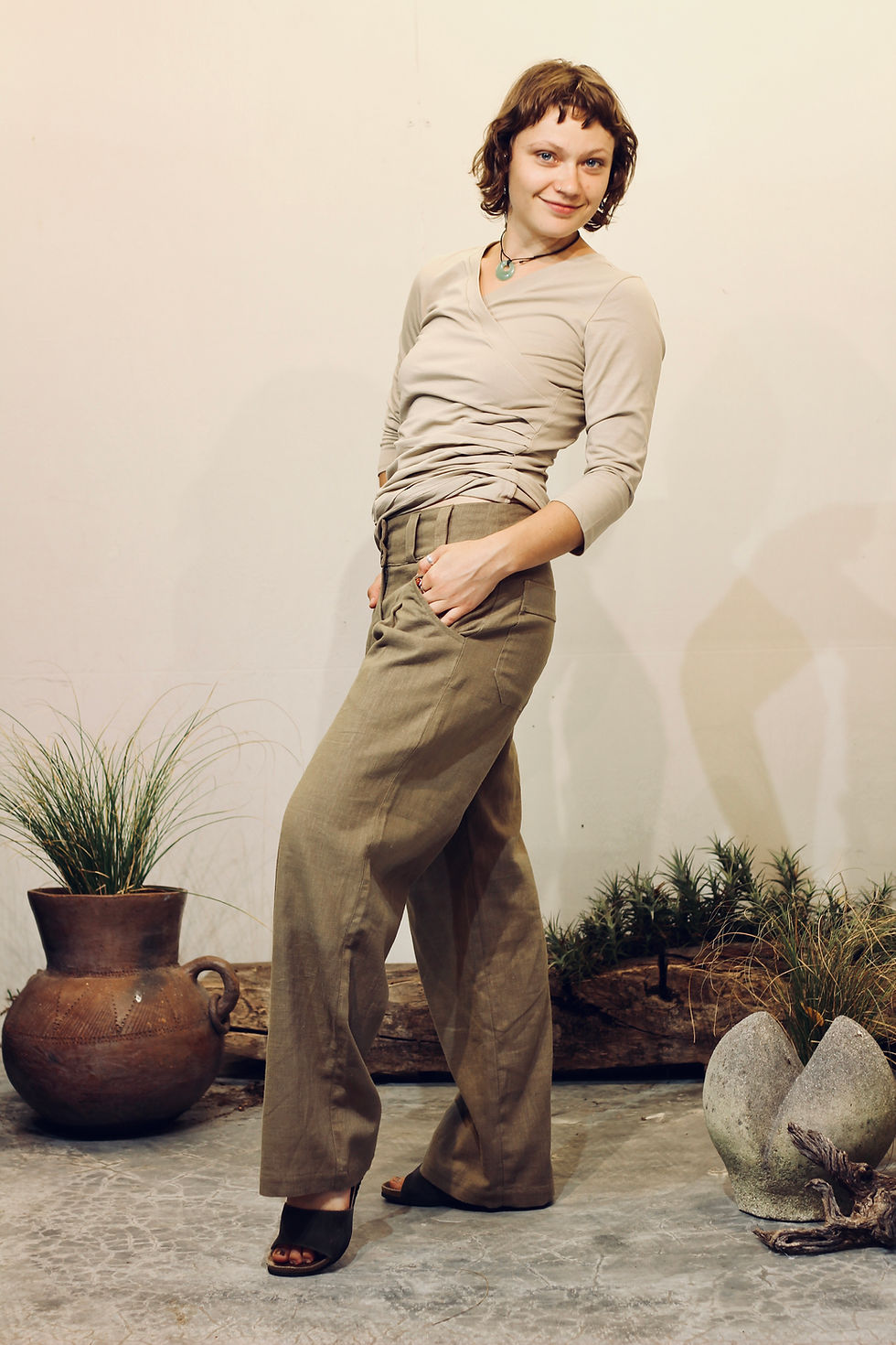 Thumbnail: Tamar: Long cotton/linen pants, with fitted waist band and front & back pocket
