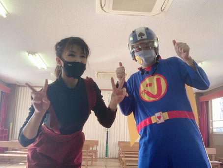 マジシャンさんと保育園出張行事へ。