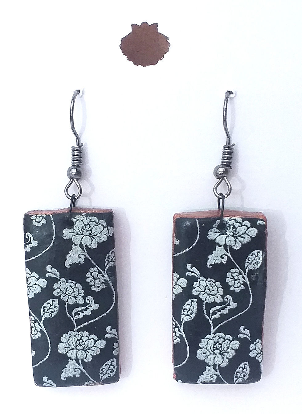 Miniature : Boucles d'oreilles pendantes Petites fleurs