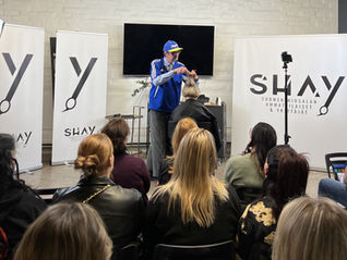 38 vuotta hiustenmuotoilua – Alex-Jaanos Koivikon näkemyksiä parturi-kampaajan ammattitaidosta ja alalla kehittymisestä