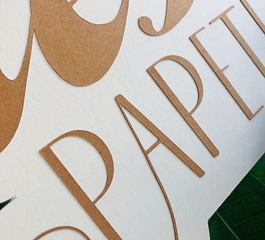 Logo en lettres découpées