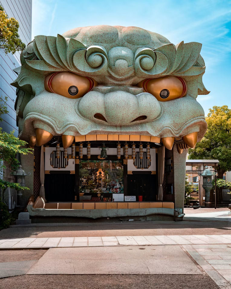 Yasaka namba Shrine_edited.jpg