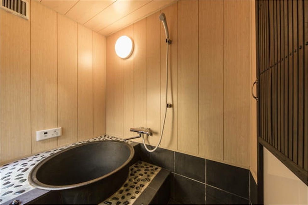 bathroom / japanese style bathtub