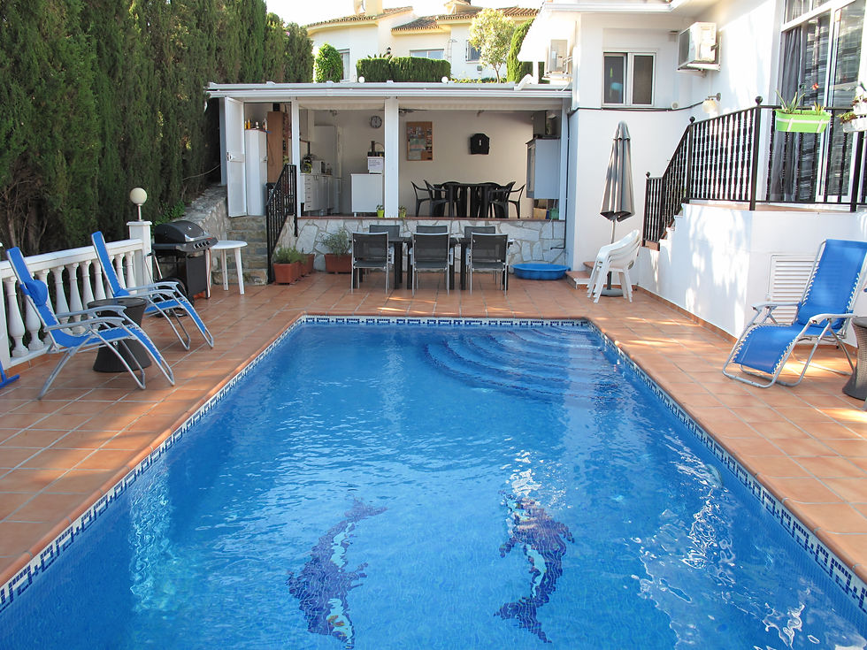 zwembad en ontbijtplaats