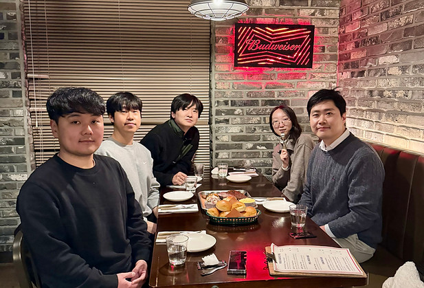 241223 EML 회식.jpg