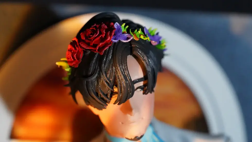 figurine kazui Mukuhara milgram sur une fenêtre en résine peint à la main