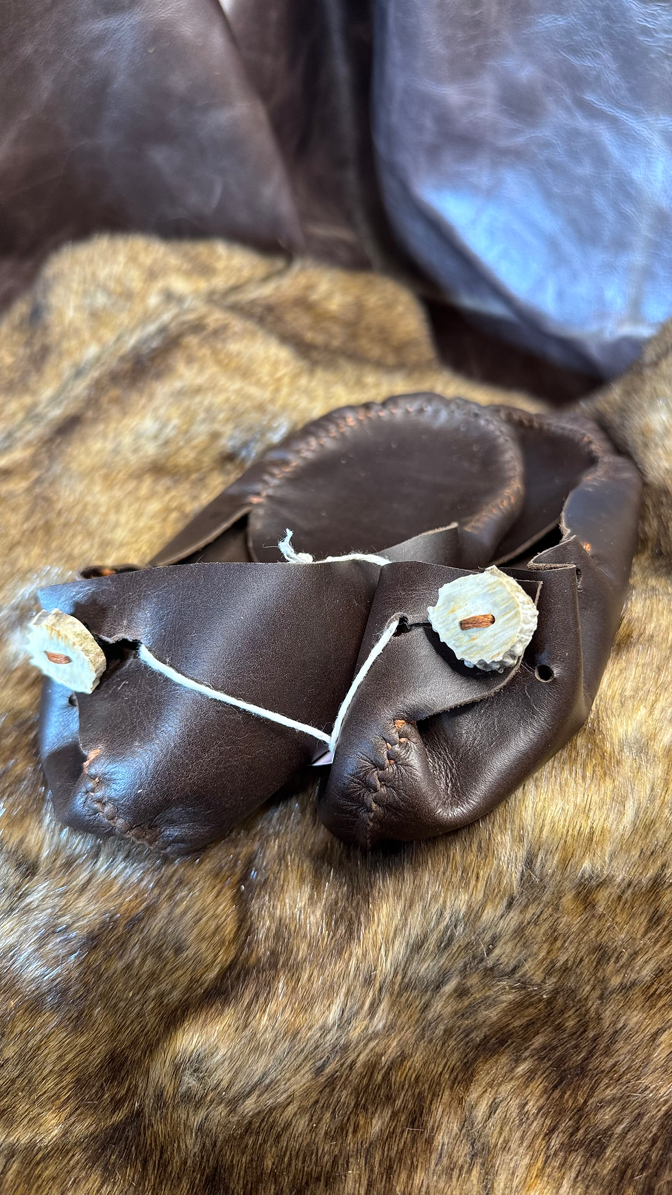 Thumbnail: Adult Moccasin-deer antler buttons