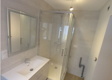 résultat rénovation totale d'une salle de bain : carrelage, plomberie, électricités