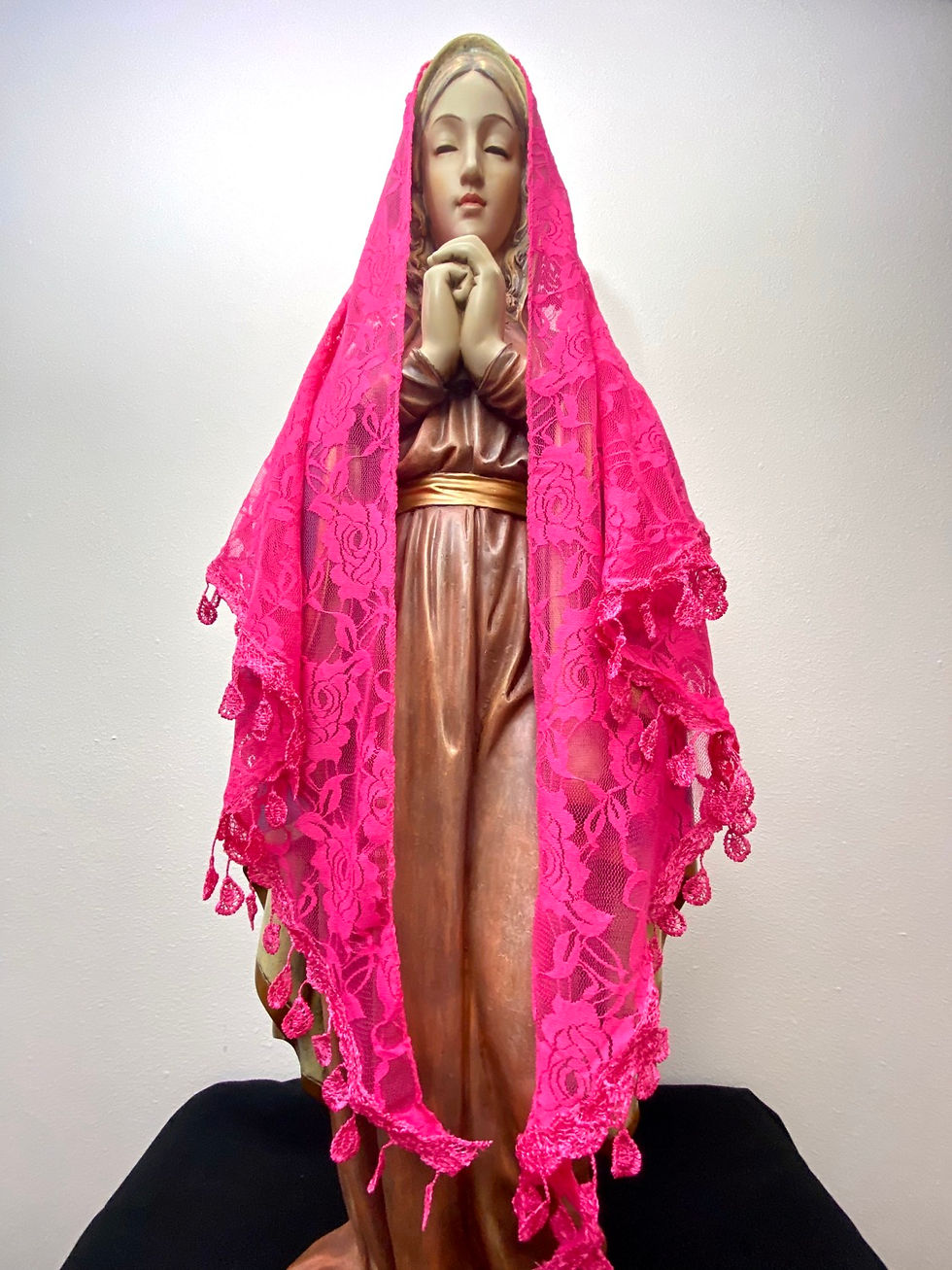Thumbnail: Veil, triangle lace Mantilla