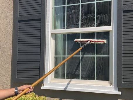 Why DIY Window Cleaning Is Harder Than It Looks in Inland Empire Summer Heat