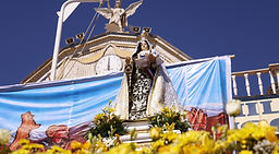 Bailes Religiosos ofrecieron coronas a la Virgen del Carmen en el año de su Centenario