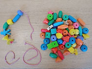 Lots de grosses perles en bois à enfiler sur des lacets