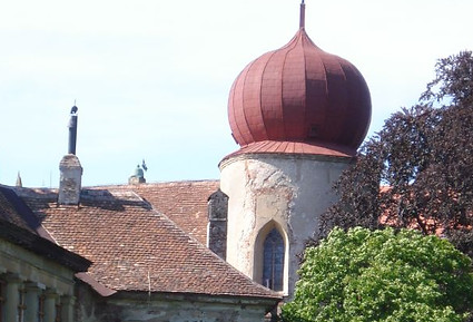 Schloss Ernstbrunn Kapelle außen.jpg