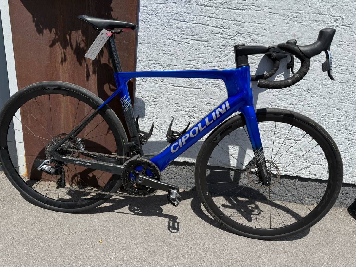 Cipollini FLUSSO Carbon E-Roadbike | SRAM Red AXS 2x12