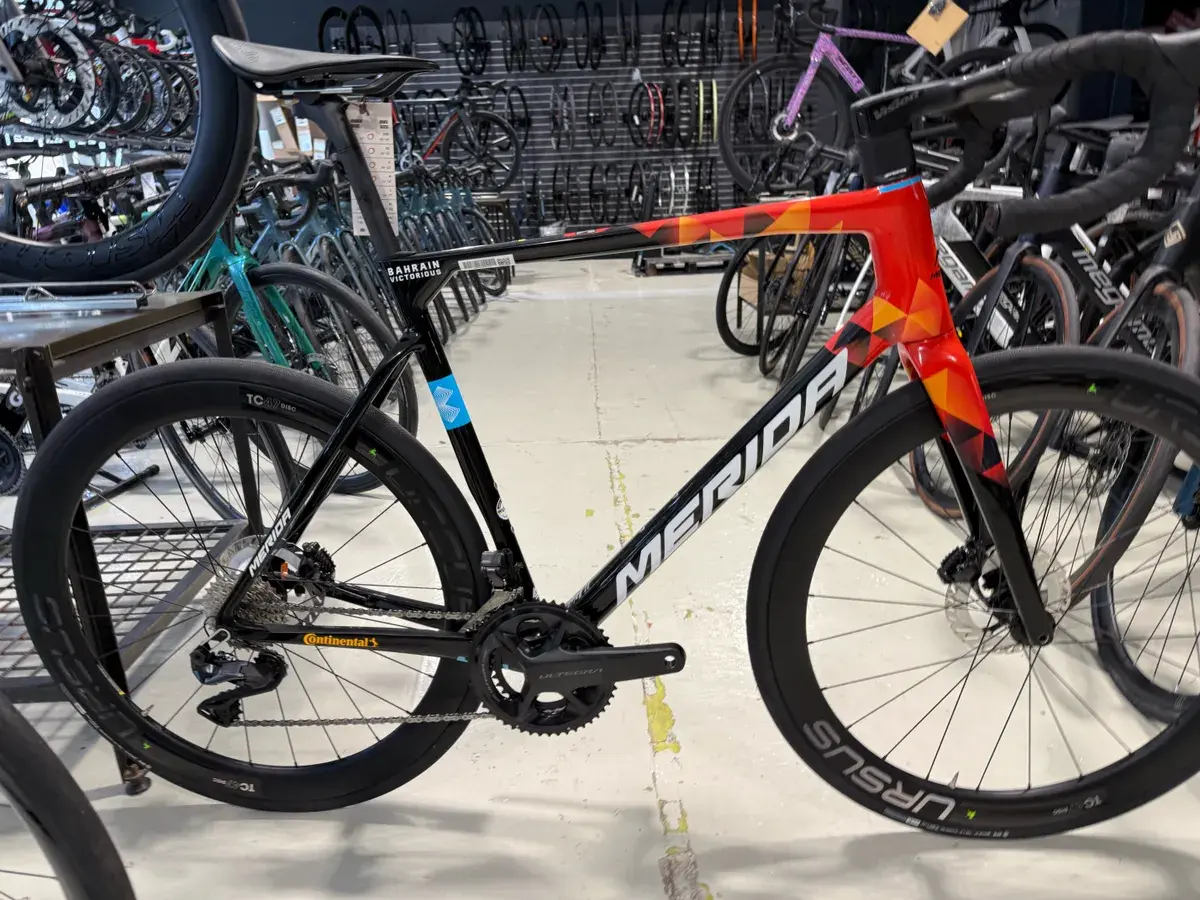 Rennrad Merida Scultura Team Bahrain | Shimano Ultegra 2x12 | Carbon LRS