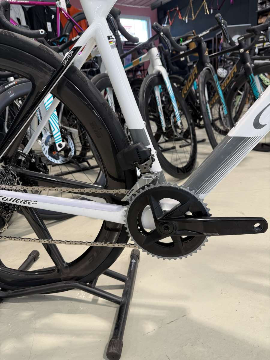 Miniaturbild: Wilier Garda | SRAM Rival AXS 2x12 | 6 Spoke Laufradsatz
