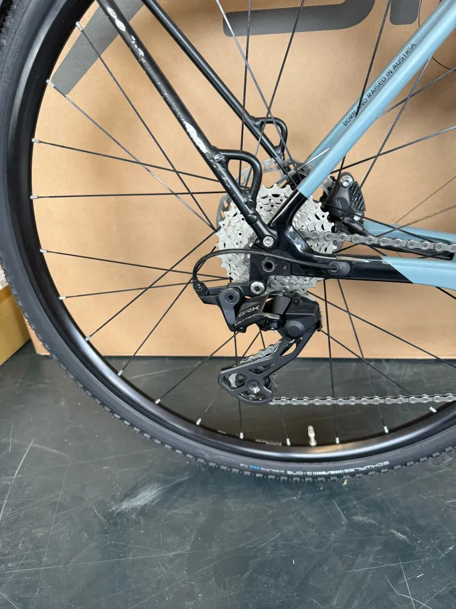 Miniaturbild: E-Gravelbike Simplon Inissio Pmax Power Carbon | Shimano GRX 2x12