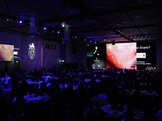 Các chuyên gia, bác sĩ từ nhiều quốc gia chăm chú lắng nghe