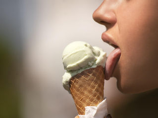 עמדת גלידות לאירועים בקיץ – הרגע המתוק שכל אירוע צריך