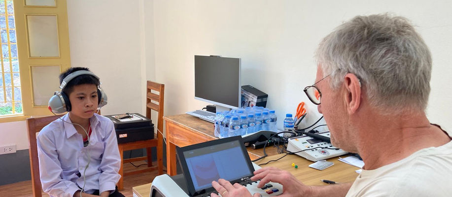 Accompagner les enfants sourds et malentendants au Laos : un projet médical et éducatif