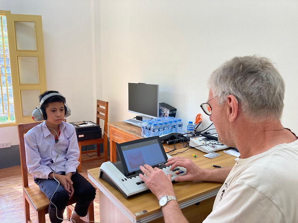 Accompagner les enfants sourds et malentendants au Laos : un projet médical et éducatif