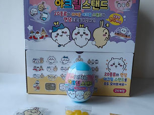 “Candy + Meonjaggwi (Chiikawa) Acrylic Stand”: tiny fandom item, big checkout energy