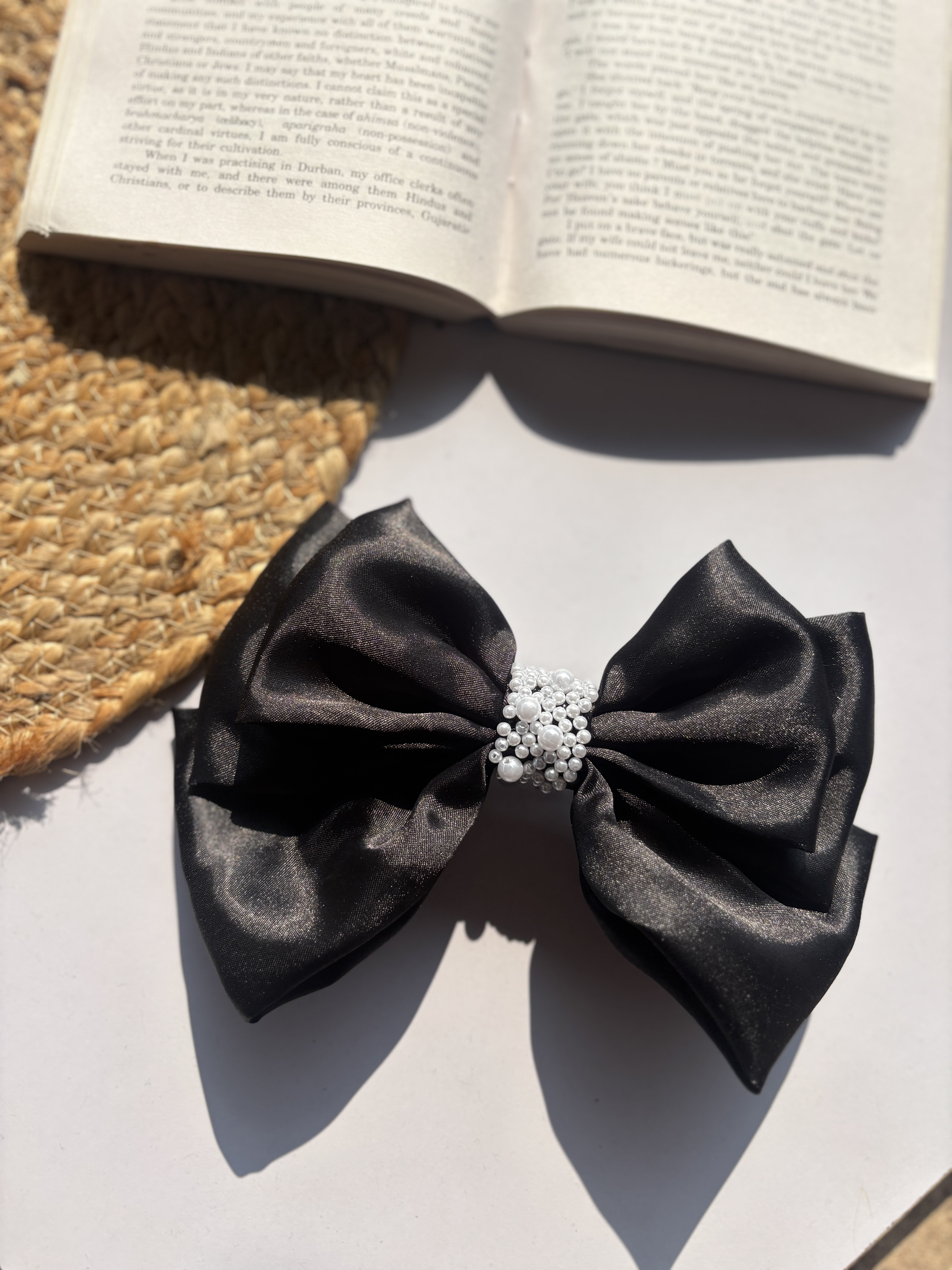 Black pearl bow