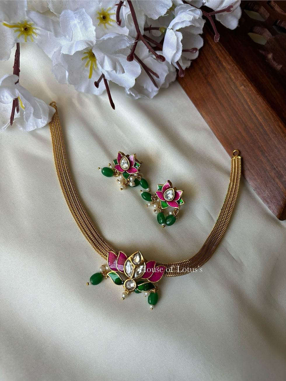 Thumbnail: Lotus chain choker