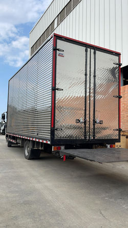 Camion con plataforma coordienvios