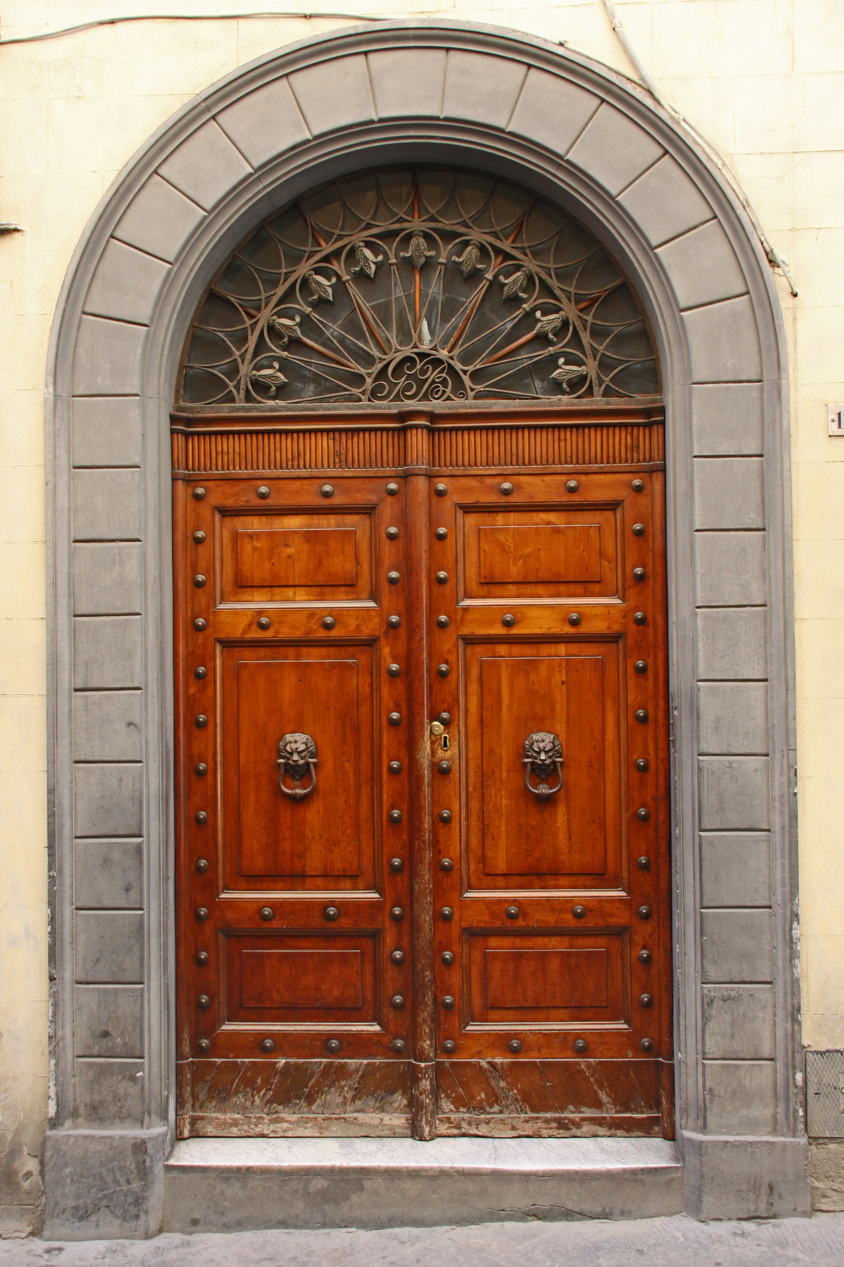 Door 06