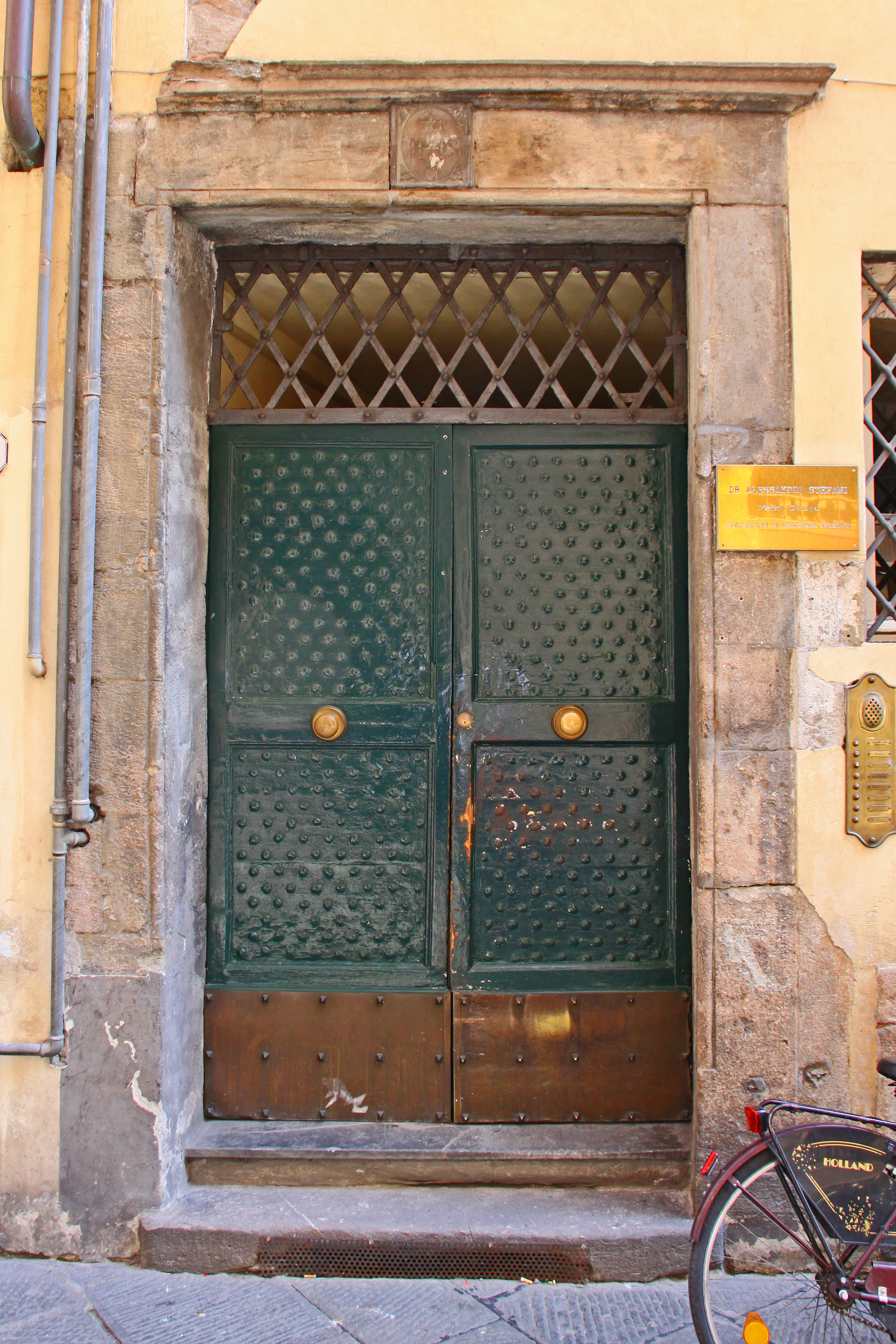 Door 01