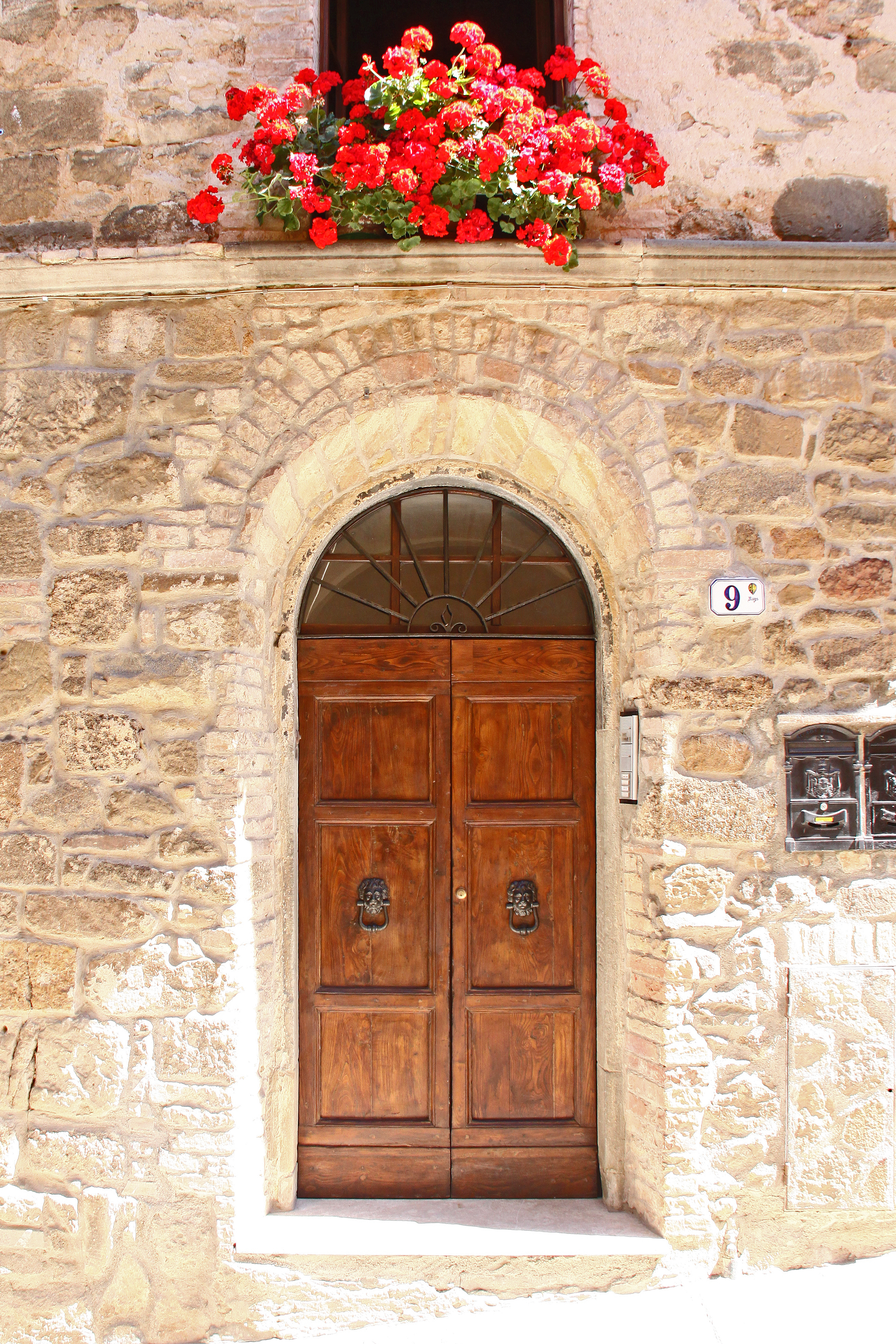 Door 32