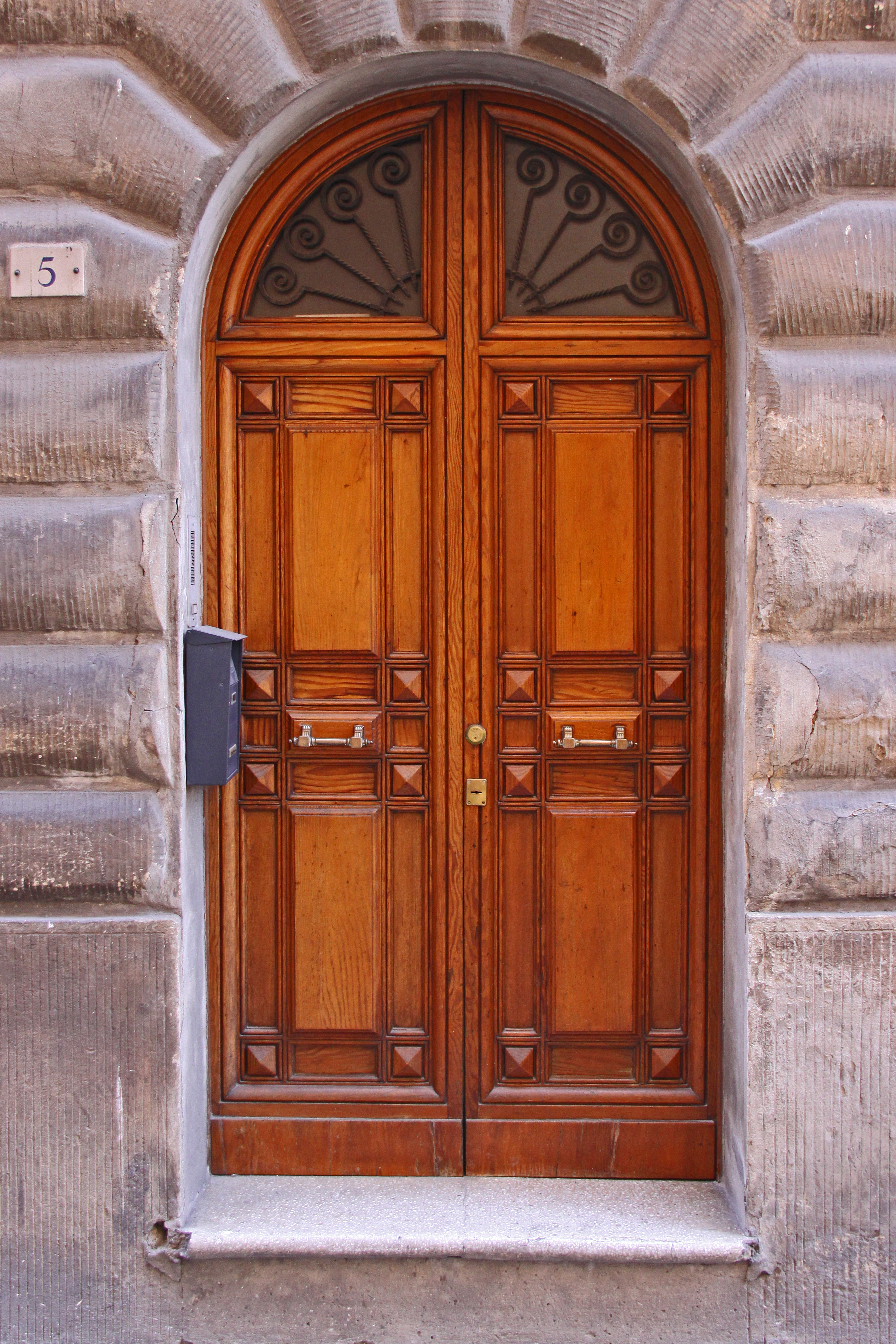 Door 08