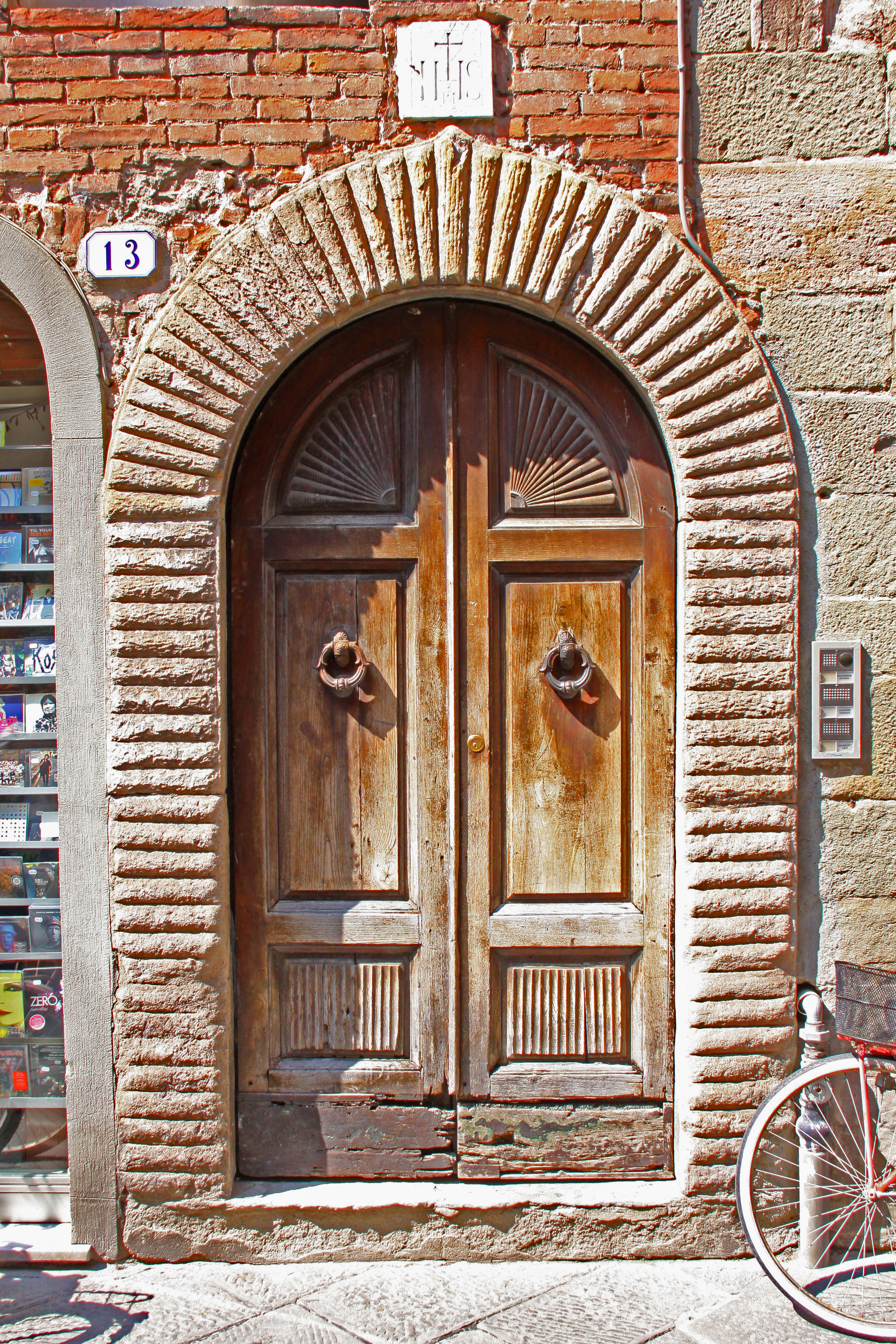 Door 02