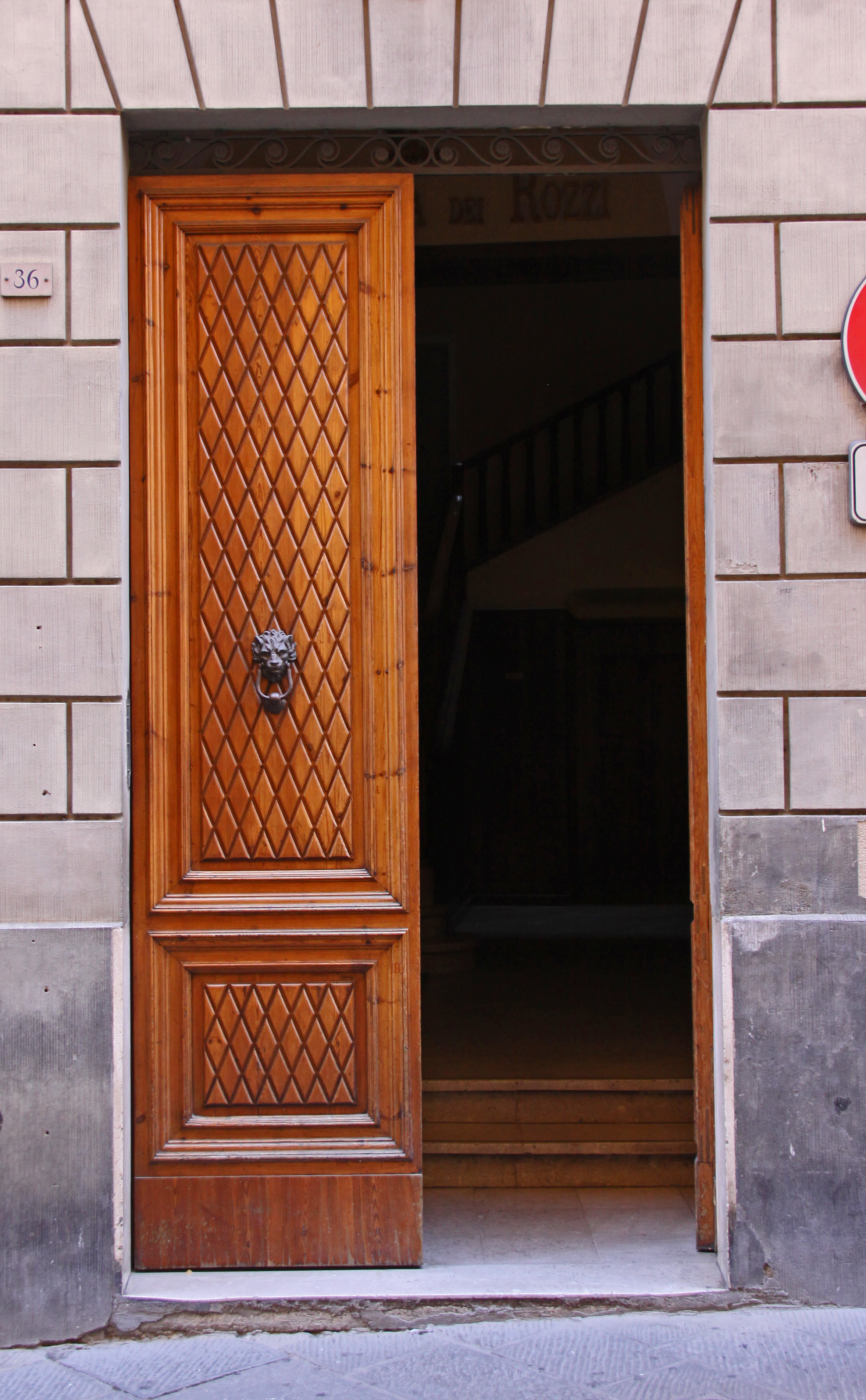 Door 05