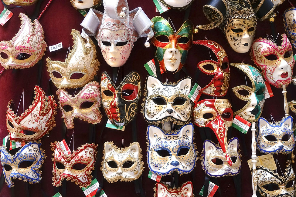Masken an der Wall