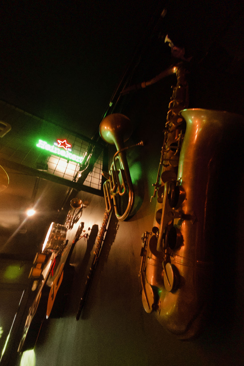 Instrumentos musicais na decoração da Casa TUM