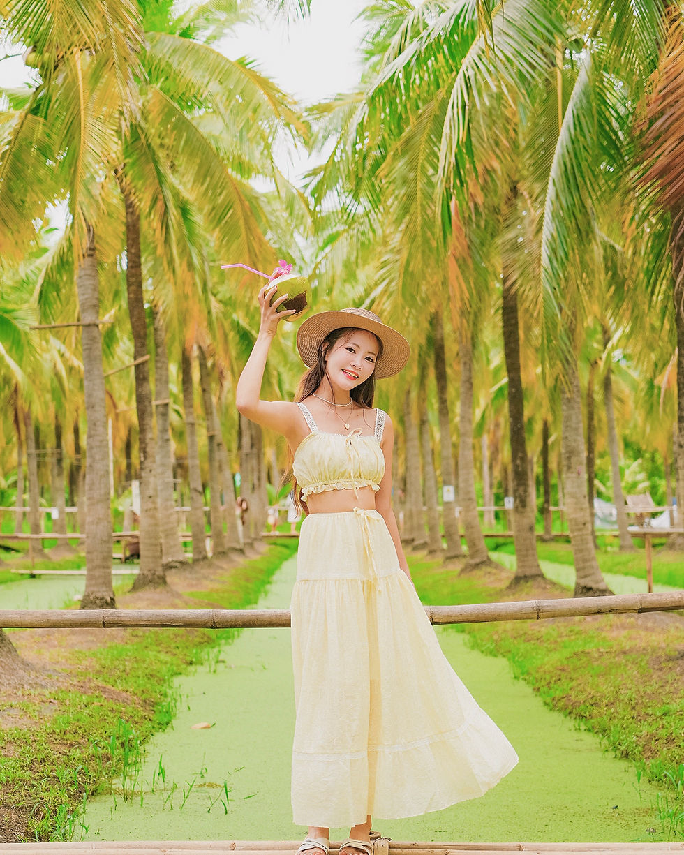 Thumbnail: Crop Top & Bottom Set in Light Yellow