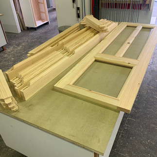 Deze kamer ensuite is volledig vervaardigd van massief hout