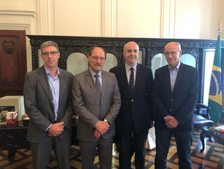 Governador Sartori recebe convite para posse da AGV