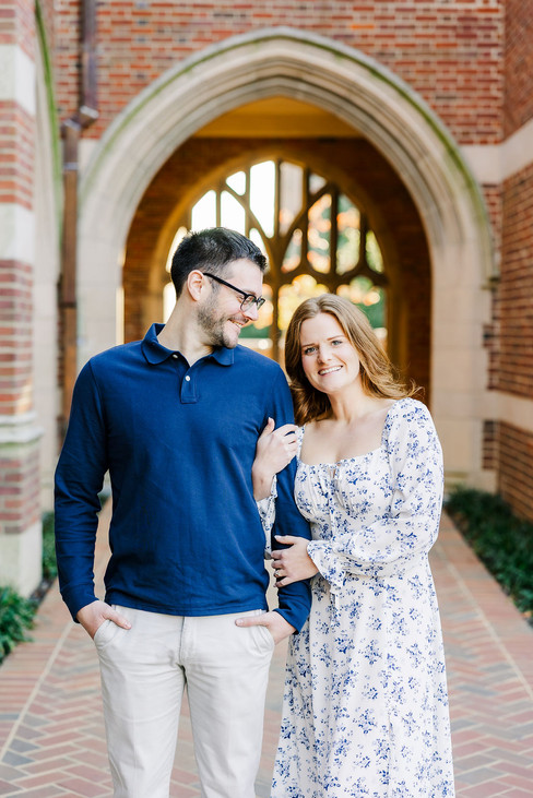 4️⃣ Romantic fall engagement photography at University of Richmond arches