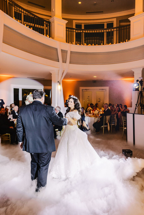 9️⃣ White wedding cake with blush floral accents on gold stand — fine-art Richmond wedding photographer detail.