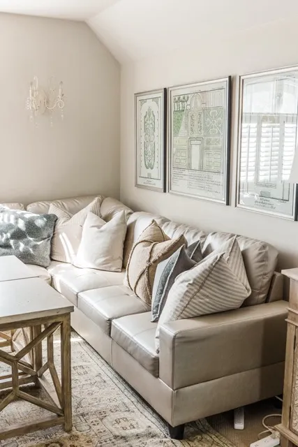 	15.	Cozy sitting area in the bridal suite with plush seating and neutral decor, providing a relaxing space for the wedding party.