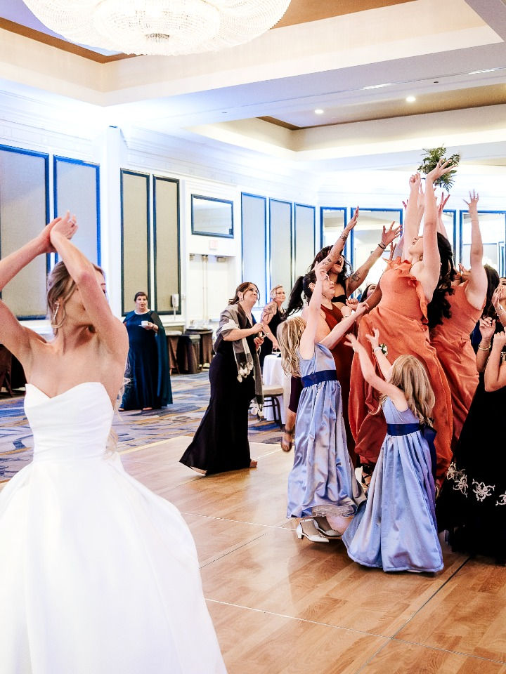 bride tossing the bouquet at a wedding in richmond va